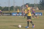 Movimenta&ccedil;&atilde;o forte em jogo treino no Centro de Treinamento